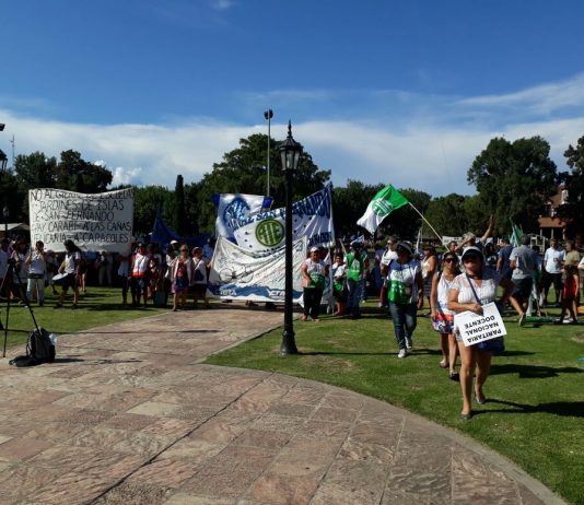 VECINOS DE TIGRE Y SAN FERNANDO DEFIENDEN ESCUELAS DEL DELTA