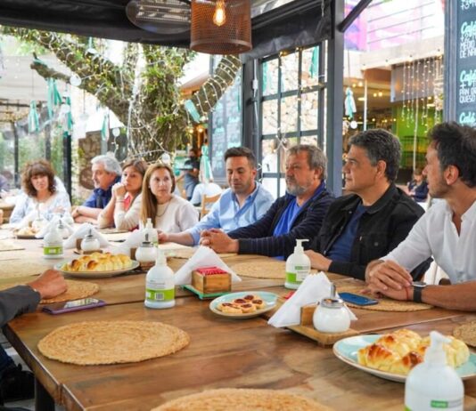 Jorge Macri recorrió Pilar y Escobar en apoyo a los candidatos de Juntos