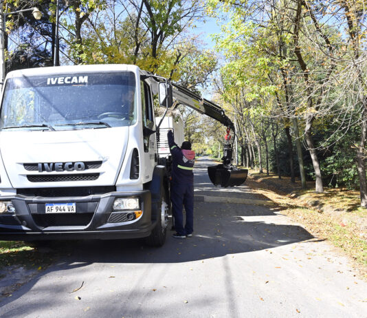 En Benavídez, Julio Zamora presentó el nuevo equipamiento del Municipio para la recolección de residuos