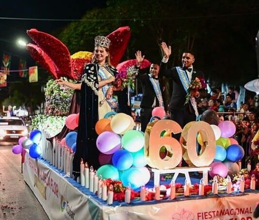 El Desfile de Carrozas llenó de alegría las calles de Belén de Escobar en la 60° Fiesta de la Flor