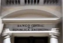 El Banco Central desregula la tasa de los plazos fijos y baja pases del 110% al 80%