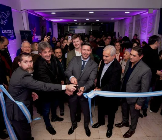 Rodolfo Hyland inauguró un local partidario de La Libertad Avanza en Don Torcuato