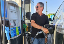 Propuesta libertaria busca habilitar el autodespacho de combustibles en estaciones de servicio bonaerenses