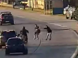 UNA POLICÍA ATOPELLÓ A UN DELINCUENTE PARA EVITAR EL ROBO A MOTOCICLISTA EN LA AUTOPISTA